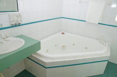 Sapphire Waters Motor Inn - Accommodation Search 3