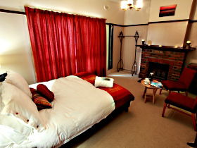 Old Cable Station Colonial Retreat - Accommodation Search 0
