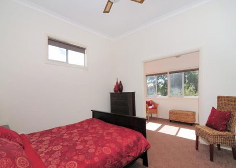 Diamond Cottages - Accommodation Search 1