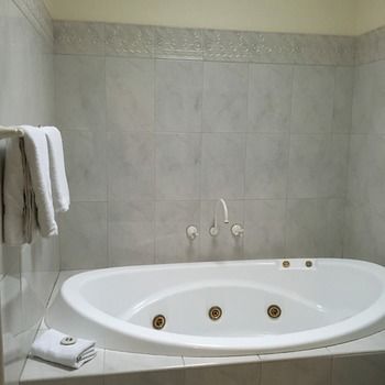 Eltham Gateway Hotel - Accommodation Search 16