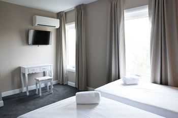 Lily Sands Inn - Accommodation Search 17