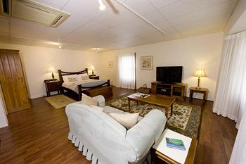 Montville Attic - Accommodation Search 8