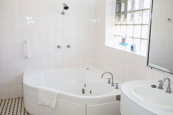 Tumut Valley Motel - Accommodation Search 20