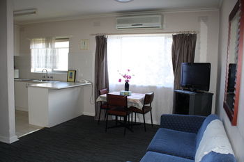 Carnegie Motor Inn - Accommodation Search 36