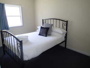 Dungowan Waterfront Apartments - Accommodation Search 186