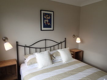 Dungowan Waterfront Apartments - Accommodation Search 205