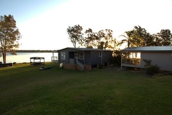 Dungowan Waterfront Apartments - Accommodation Search 245