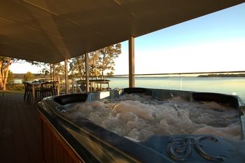 Dungowan Waterfront Apartments - Accommodation Search 250