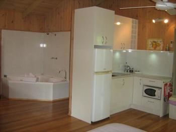 Belle's At Montville - Accommodation Search 7