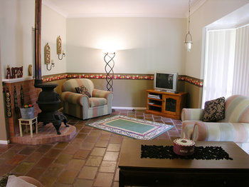 Apple Tree Cottage & Studio - Accommodation Search 11