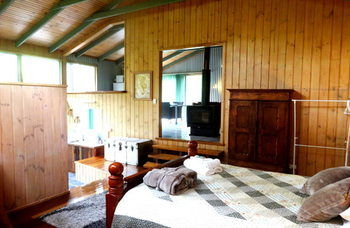 Treetops Accommodation Montville - Accommodation Search 17