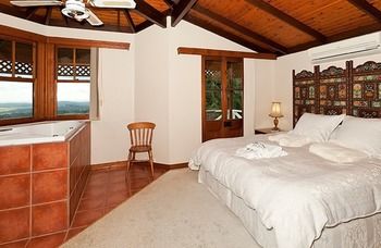 Treetops Accommodation Montville - Accommodation Search 23