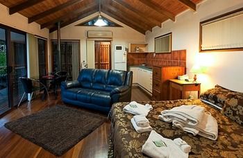 Treetops Accommodation Montville - Accommodation Search 25