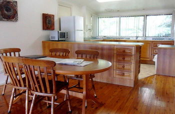 Treetops Accommodation Montville - Accommodation Search 32