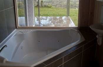 Treetops Accommodation Montville - Accommodation Search 37