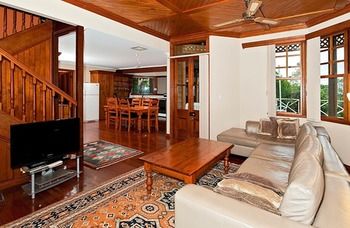 Treetops Accommodation Montville - Accommodation Search 47