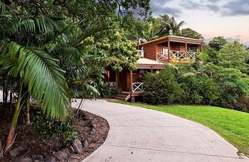 Treetops Accommodation Montville - Accommodation Search 55