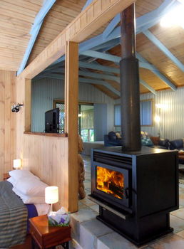 Treetops Accommodation Montville - Accommodation Search 86