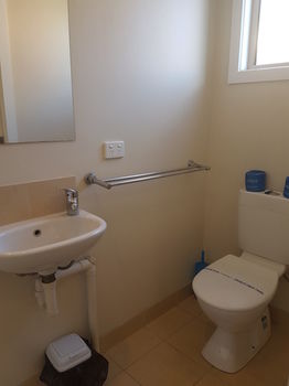 Bentley Waterfront Motel & Cottages - Accommodation Search 7