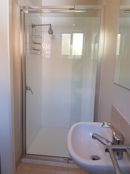 Bentley Waterfront Motel & Cottages - Accommodation Search 9