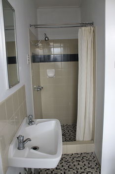 Hotel Beach House Nambour - Accommodation Search 0