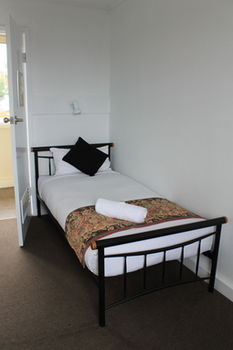 Hotel Beach House Nambour - Accommodation Search 2