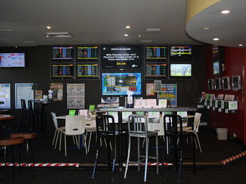 Hotel Beach House Nambour - Accommodation Search 12