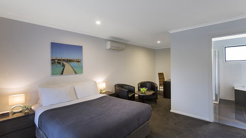 BEST WESTERN Colonial Village Motel - Accommodation Search 3