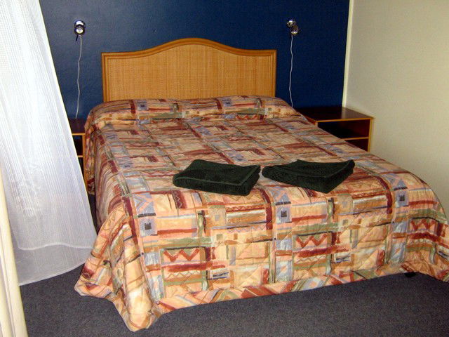 Broadbeach Waters QLD Accommodation Search