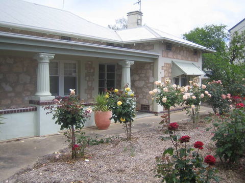 MacDonnell House (Naracoorte Cottages) - Accommodation Search 5