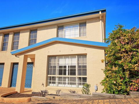 Seaview - Accommodation Search 74
