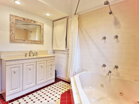 Seaview - Accommodation Search 131