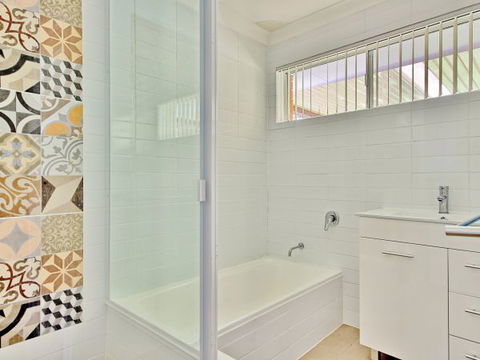 Seaview - Accommodation Search 92