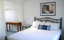 The White House Apartment - Accommodation Search 6