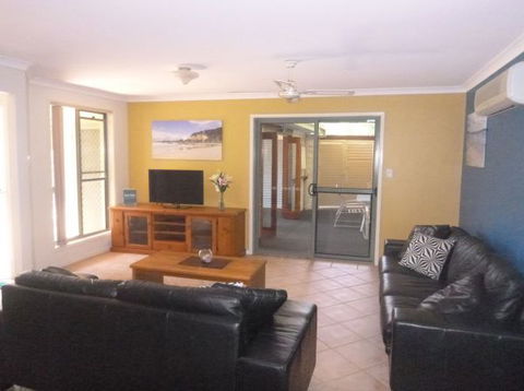 Beachside Way Dog Friendly Holiday House - Accommodation Search 2