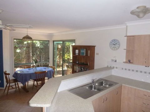 Beachside Way Dog Friendly Holiday House - Accommodation Search 3