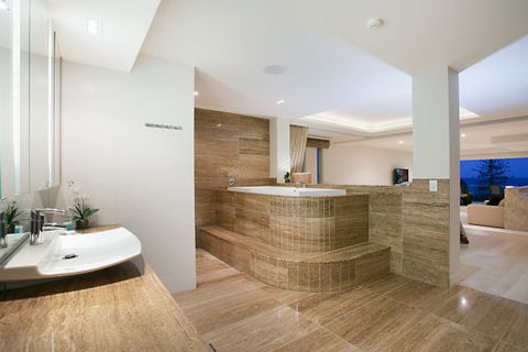 Oceans 74 - An Elite Holiday Home - Accommodation Search 35