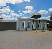 Poolside - Accommodation Search