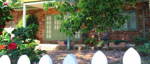 Kalamunda Carriages And Three Gums Cottage - Accommodation Search 0
