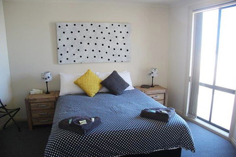 Cliff House Beachfront Villas - Accommodation Search 0