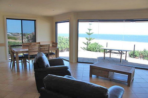 Cliff House Beachfront Villas - Accommodation Search 1