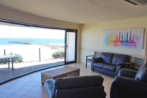 Cliff House Beachfront Villas - Accommodation Search 2