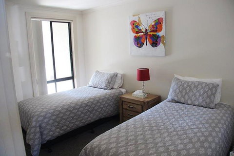 Cliff House Beachfront Villas - Accommodation Search 3