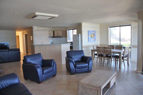 Cliff House Beachfront Villas - Accommodation Search 4