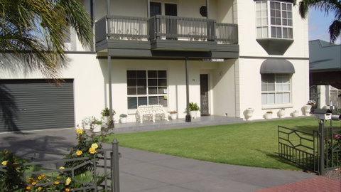 Glenelg Sea-Breeze B&B - Accommodation Search 0