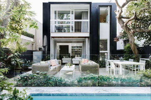 Luxico - Pearce Street - Accommodation Search 0