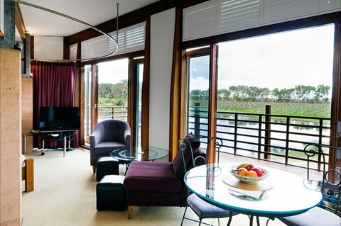 Bettenay's Lakeside Chalets And Luxury Spa Apartment - Accommodation Search 0