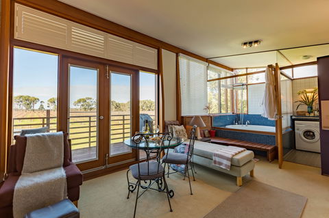 Bettenay's Lakeside Chalets And Luxury Spa Apartment - Accommodation Search 2