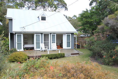 Phinney's Holiday Cottage Hyams Beach - Accommodation Search 0