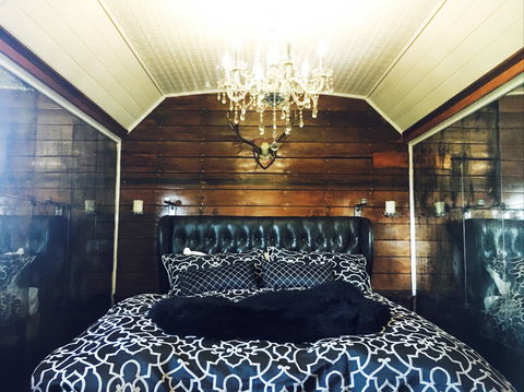 Redleaf Farm Carriages - Accommodation Search 5